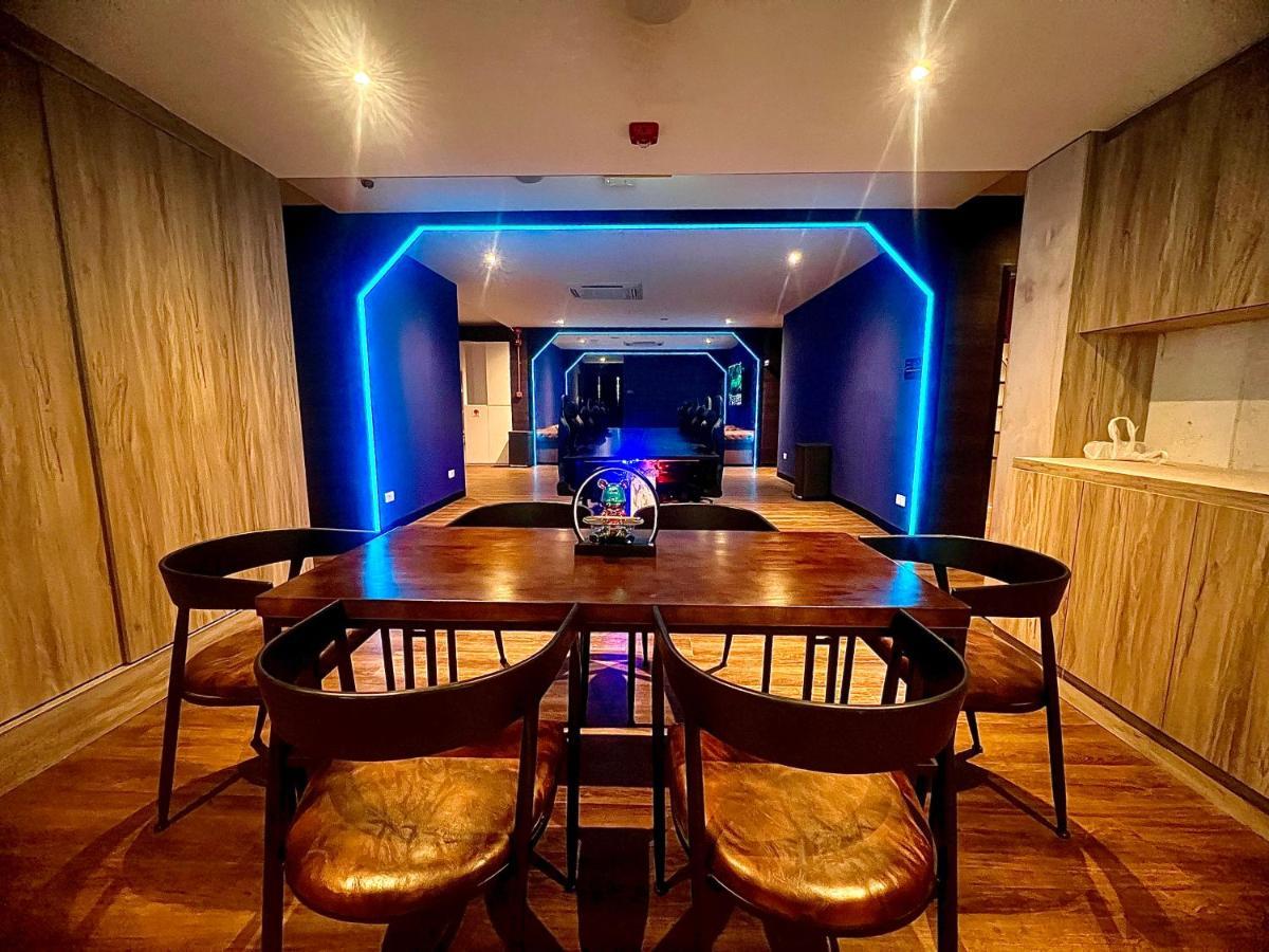 Arena Esports @ Orchard Hotel Singapura Luaran gambar